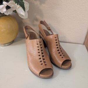 Clarks Tan Leather Open-Toe Women Shoes Size 10